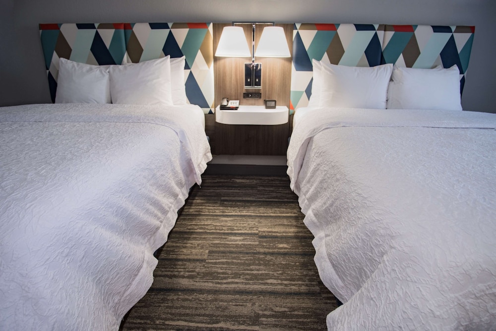 Room, 2 Queen Beds, Non Smoking - Photo 5