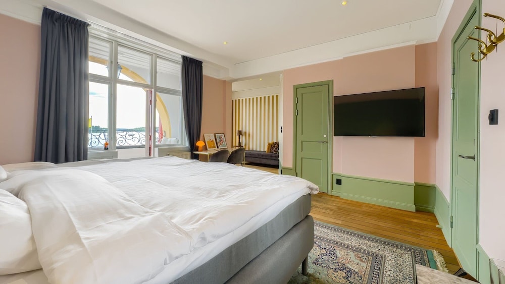Suite Seaview and Balcony photo 2