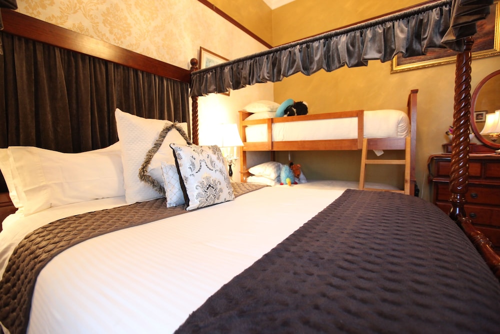 Luxury Suite, Multiple Beds, Garden View photo 2