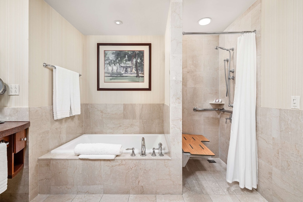 Suite, 1 King Bed, Accessible - Photo 4