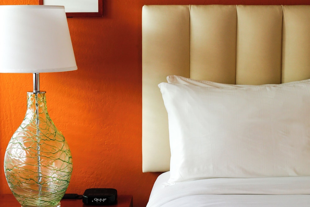 Room, 1 Queen Bed, Accessible, Poolside