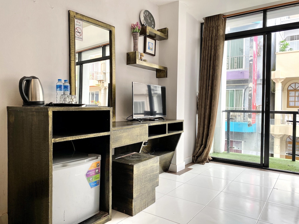 Deluxe Double Room, Balcony - Photo 7