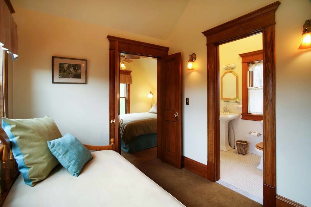 Standard Suite, 2 Bedrooms, Non Smoking photo 3