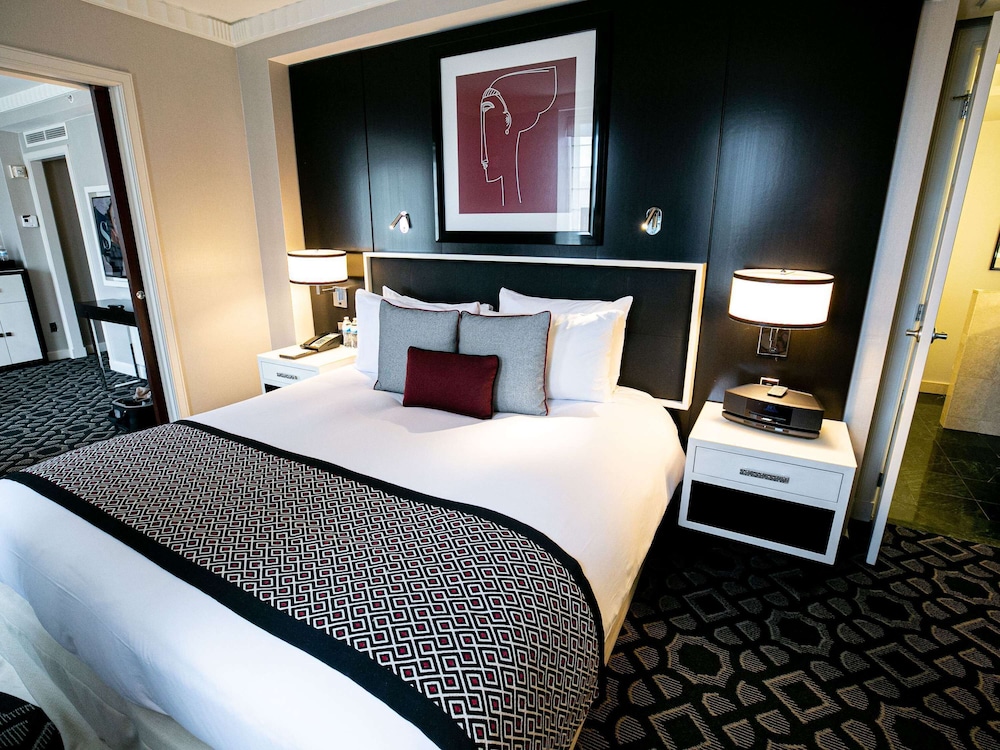 Junior Suite, 1 King Bed (Mobility Accessible ) - Photo 2