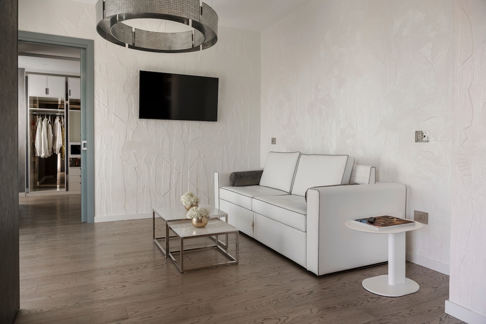 Exclusive Suite, Hot Tub, Sea View photo 3