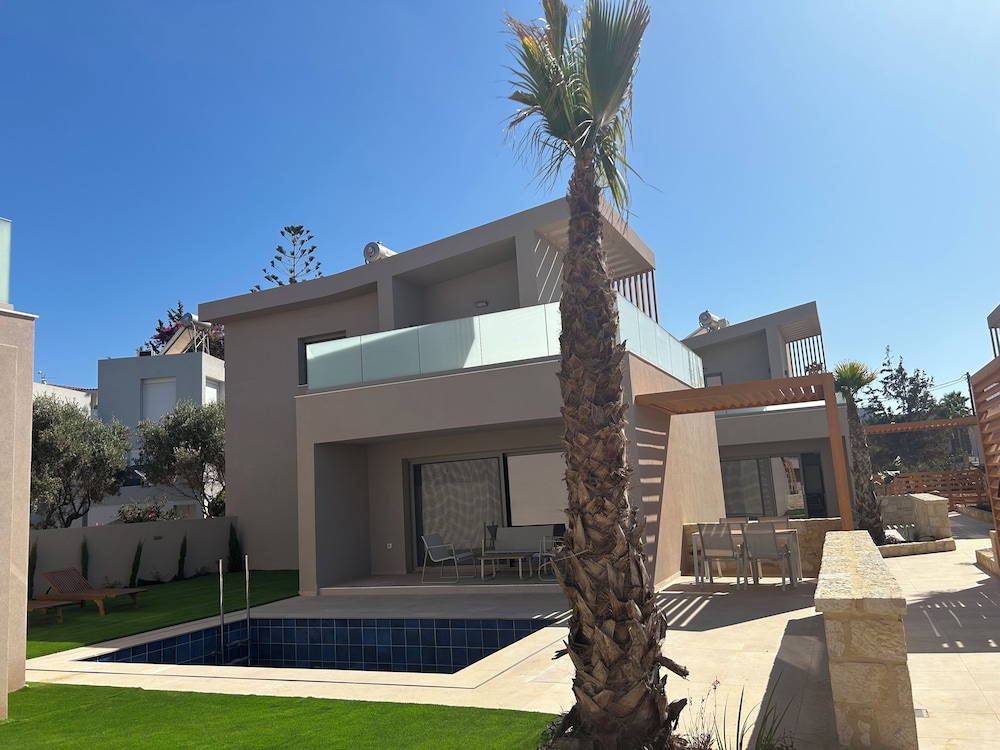 Deluxe Villa, Pool View photo 1