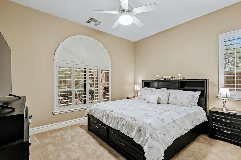 House, 6 Bedrooms