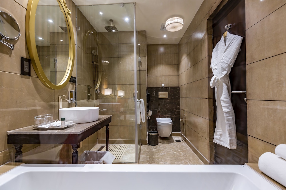 Suite, Valley View (Valley View Suite) - Photo 3