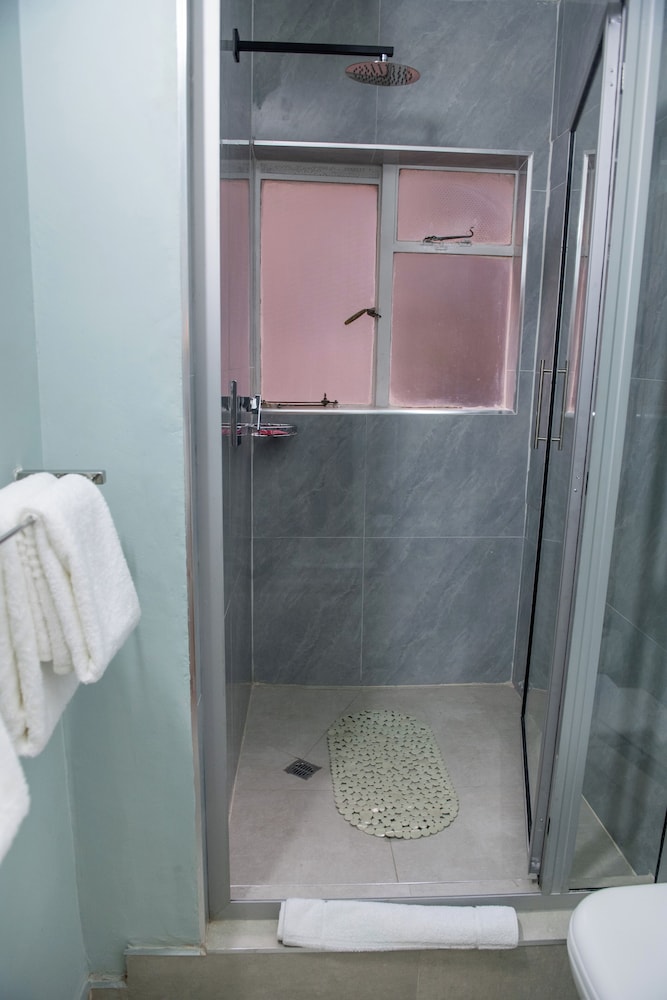 Standard Twin Room - Photo 6