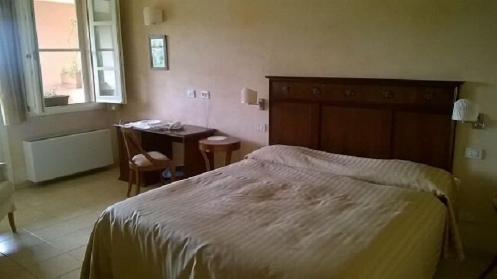 Standard Double or Twin Room photo 1