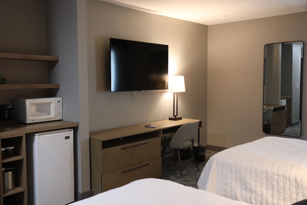 Traditional Double Room, 2 Queen Beds - Photo 2