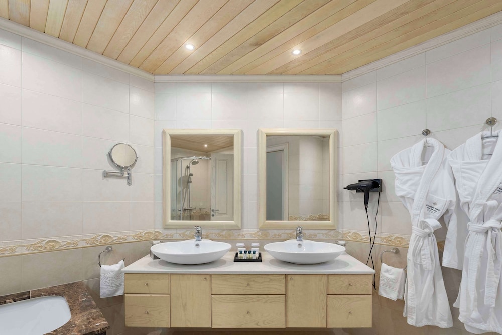 Luxury Apartment, 1 Bedroom, Pool View photo 3