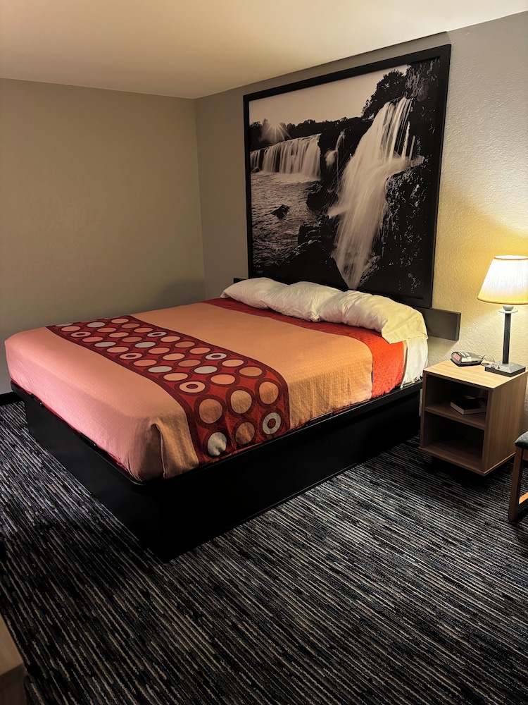 Room, 1 King Bed, Non Smoking - Photo 5