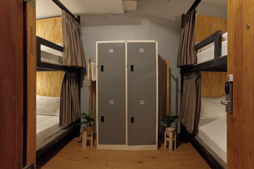 Premium Shared Dormitory, Women only photo 2
