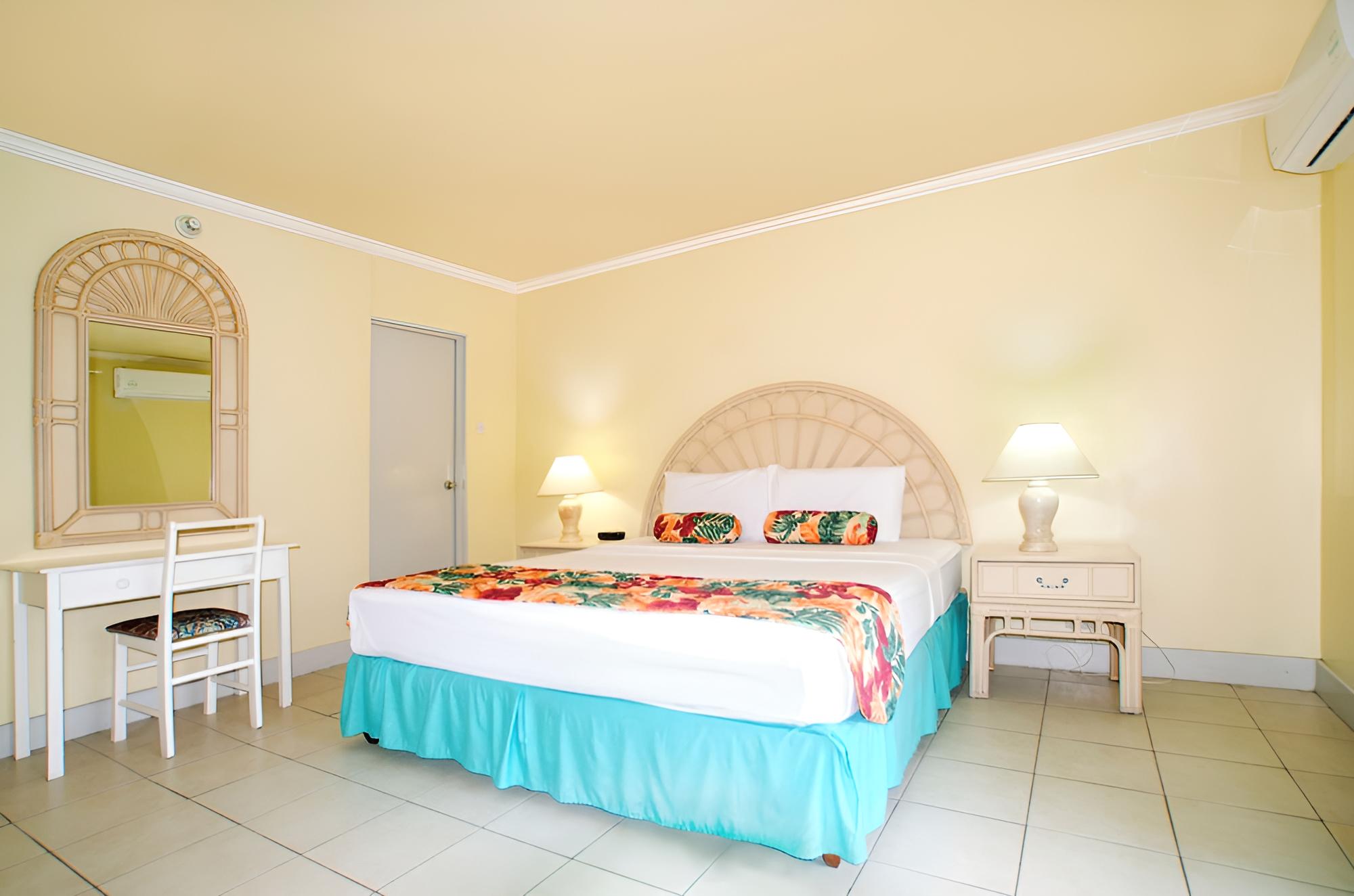 Superior Room, 1 King Bed, Balcony, Pool View - Photo 2