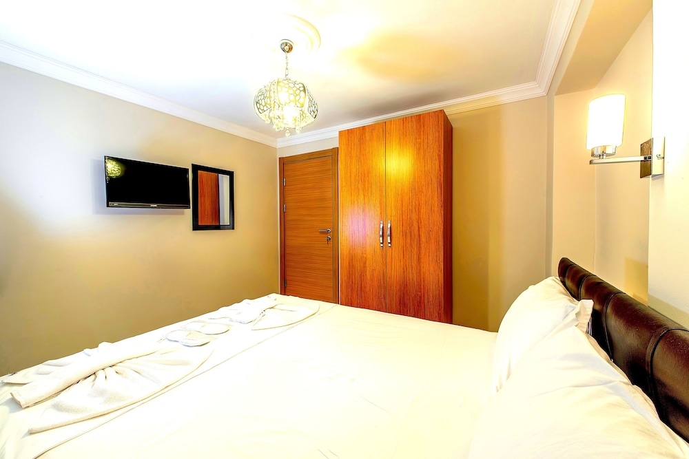 Condo, 2 Bedrooms, Ground Floor photo 3