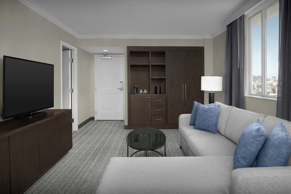 Premium Room, 1 King Bed, City View