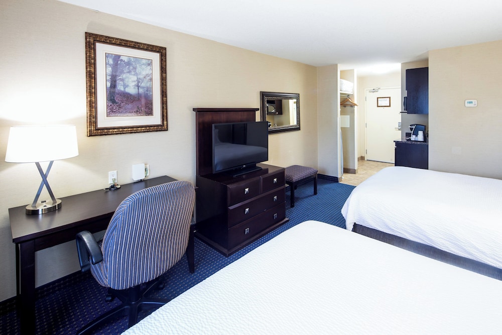 Standard Room, 2 Queen Beds - Photo 6