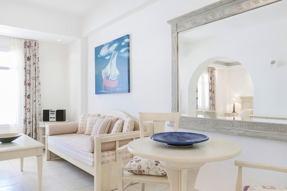 Grand Suite, 1 Queen Bed, Hot Tub, Sea View (2 Adults) photo 2