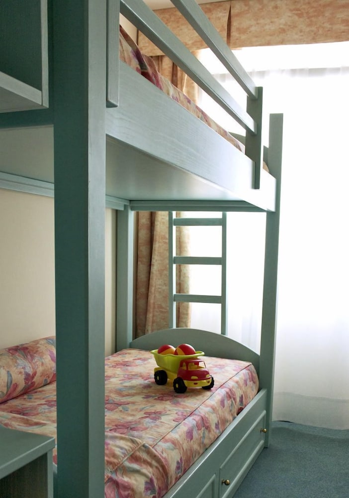 Family Quadruple Room, 2 Bedrooms, Balcony, Partial Sea View - Photo 1