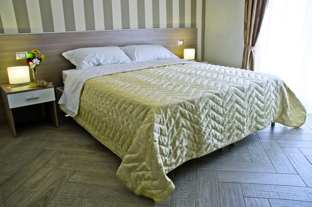 Standard Double Room Single Use photo 3