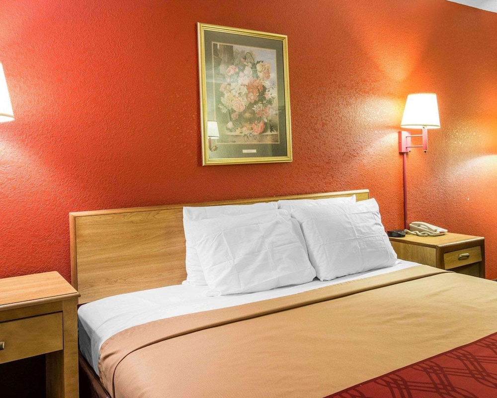 Standard Room, 1 King Bed, Non Smoking - Photo 3