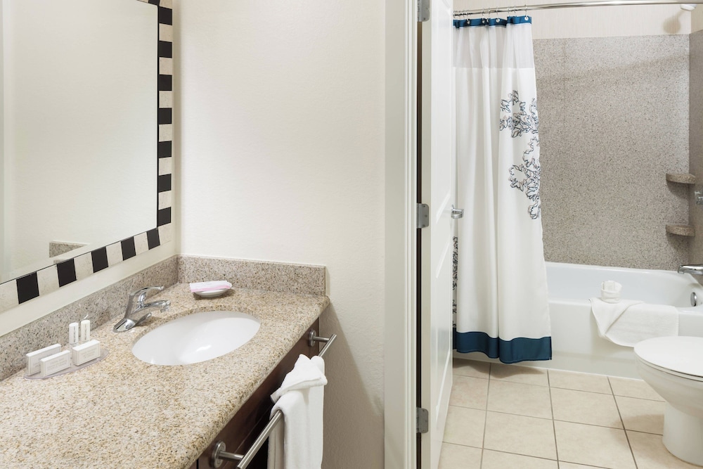 Suite, 1 Bedroom - Photo 5