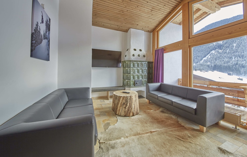 House, 5 Bedrooms, Mountain View (Appartement)