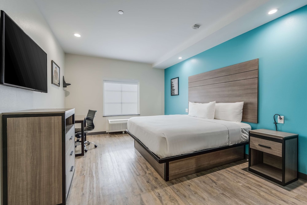 Room, 1 King Bed, Non Smoking, Kitchenette - Photo 1