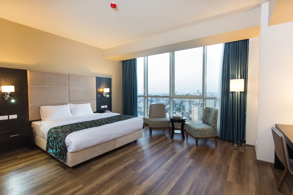 Classic Double or Twin Room, City View