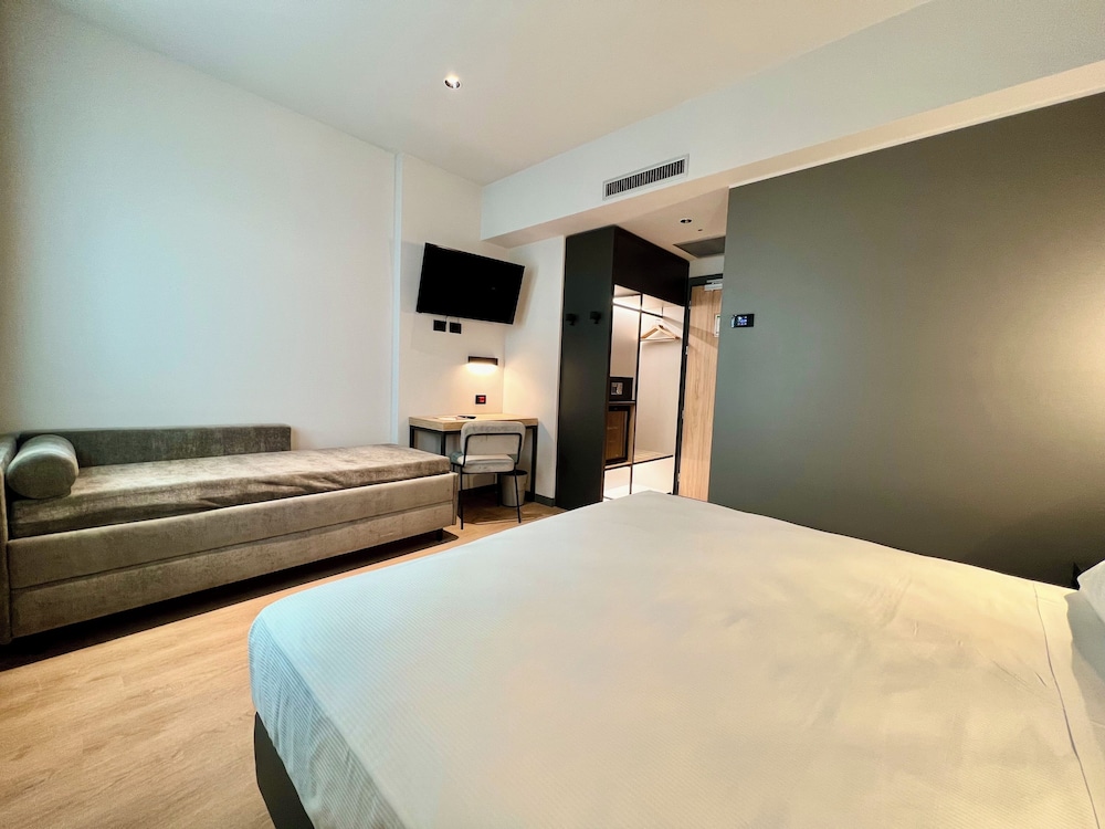 Classic Triple Room - Photo 1