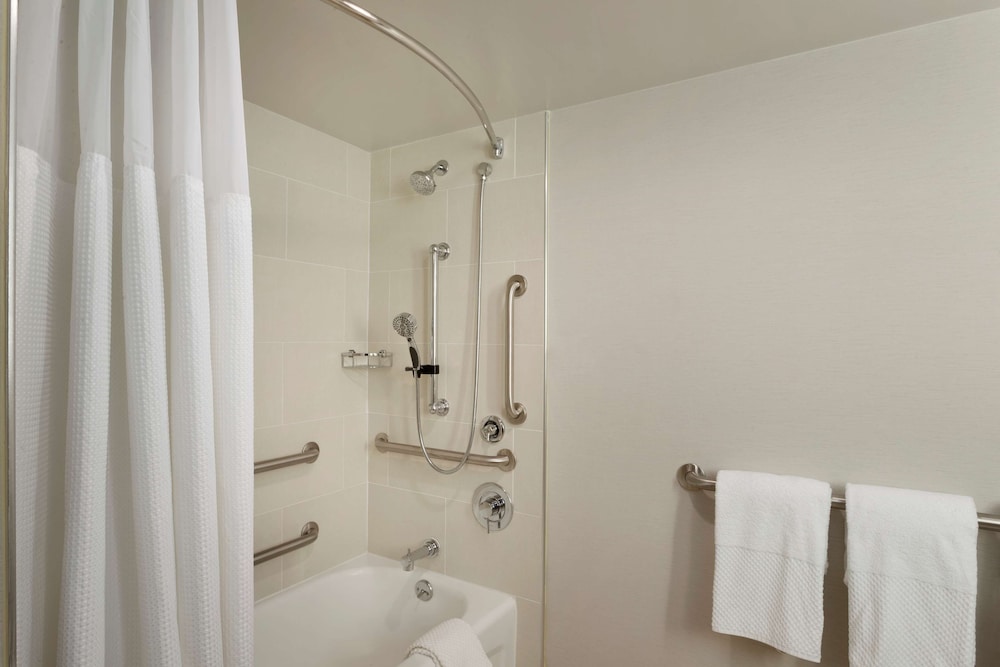 Suite, 1 King Bed, Accessible, Bathtub (Mobility) - Photo 8
