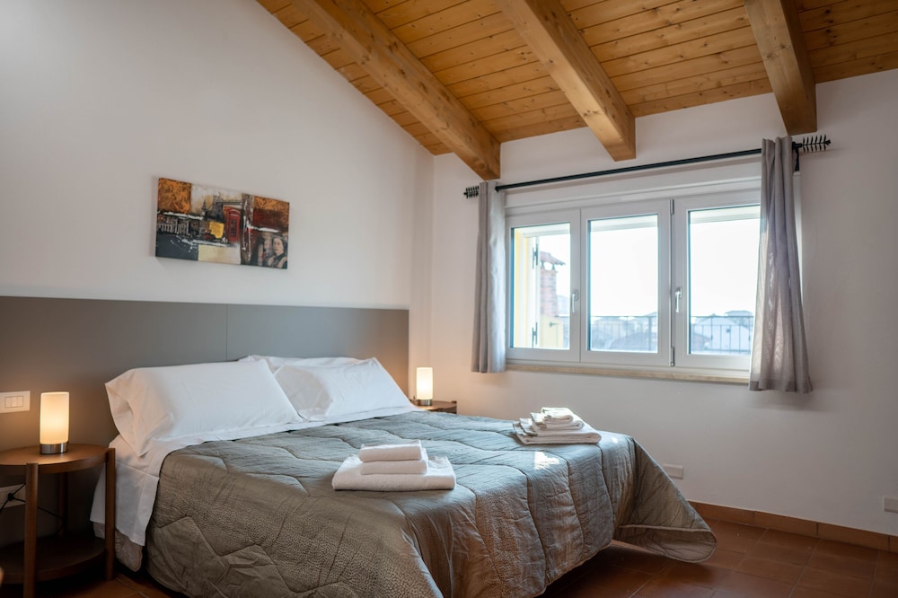 Superior Studio Suite, Tower