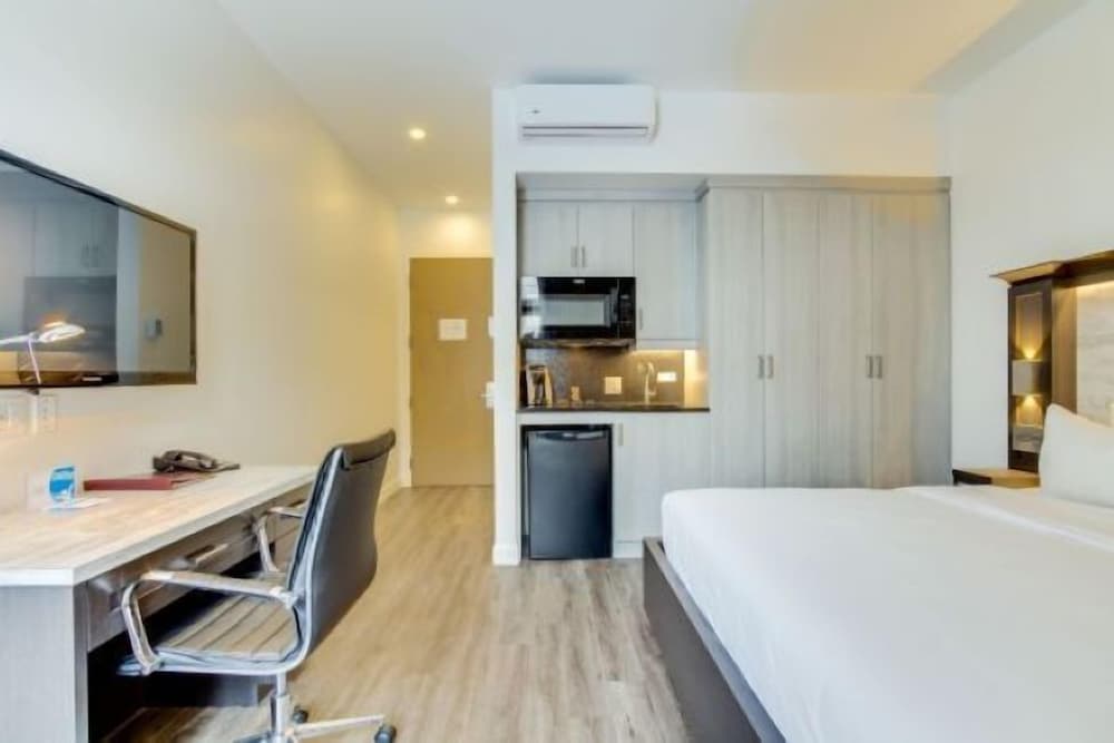 Comfort Room, 1 King Bed photo 2