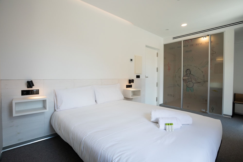 Double or Twin Room - Photo 7