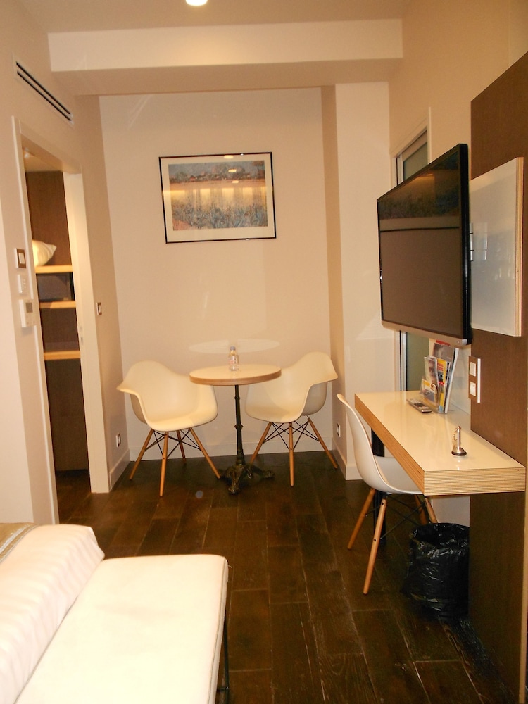 Deluxe Room - Photo 5
