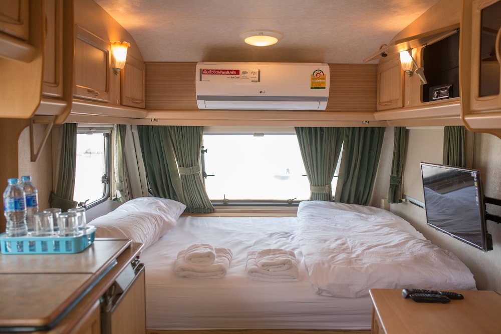 Caravan Medium Size