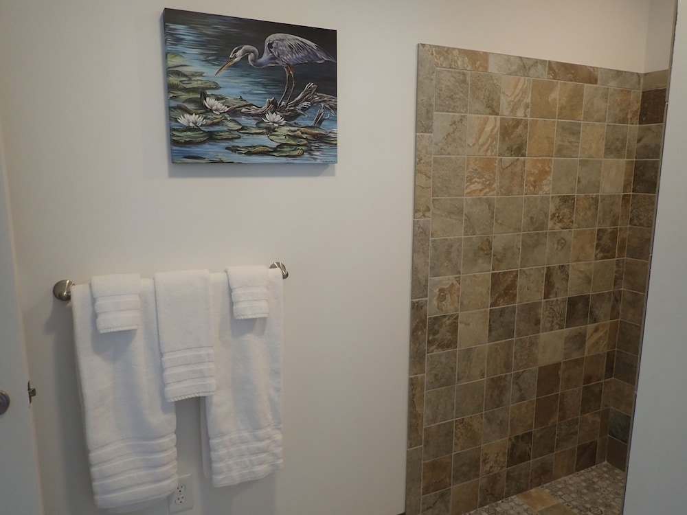 Suite, Ensuite (Room 201 - Colonel Suite) photo 2
