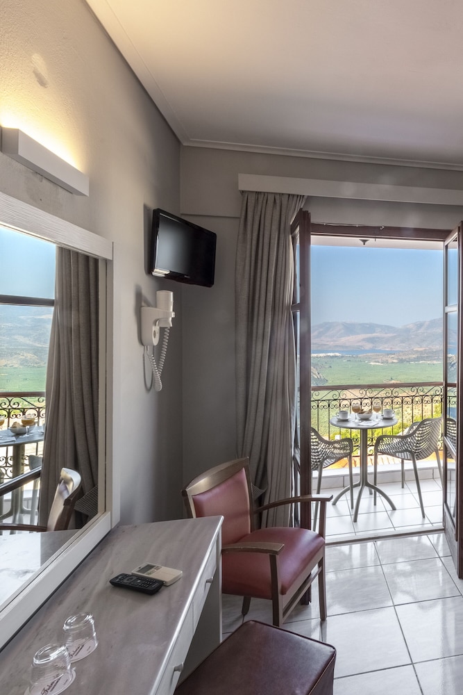 Double or Twin Room with Balcony (Panoramic View) - Photo 14