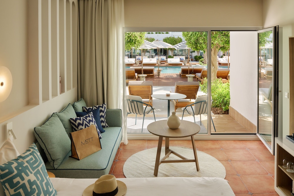 Pool Terrace Deluxe