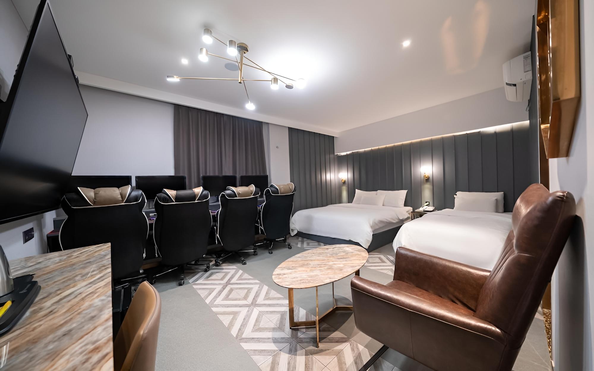 Room (Twin game 4PC (Max 4 Person 2 beds Ha)