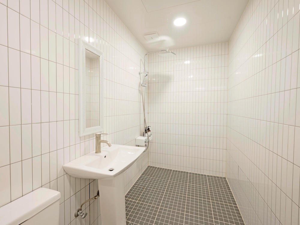 Business Twin Room - Photo 4