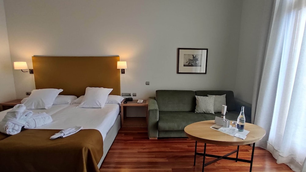 Superior Twin Room, 2 Twin Beds - Photo 3