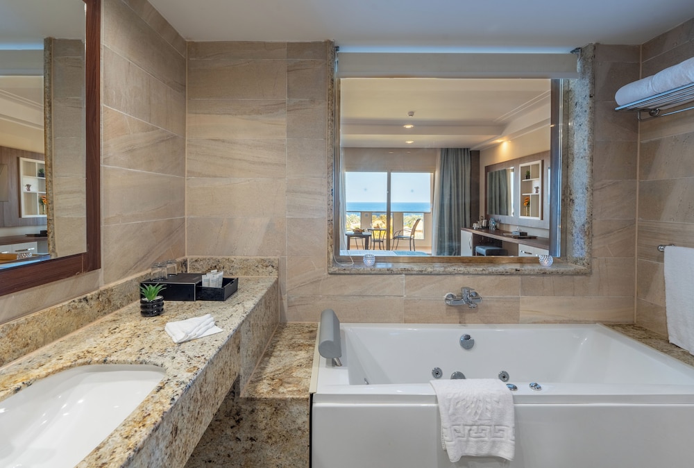Grand Club Room Sea View - Photo 5
