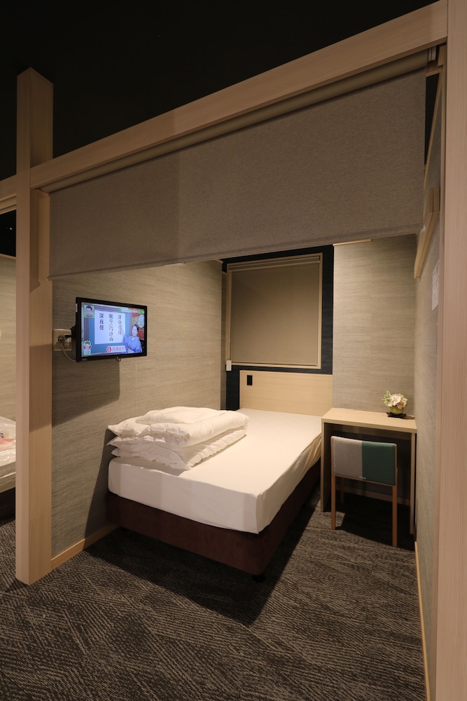 Deluxe Cabin for Male