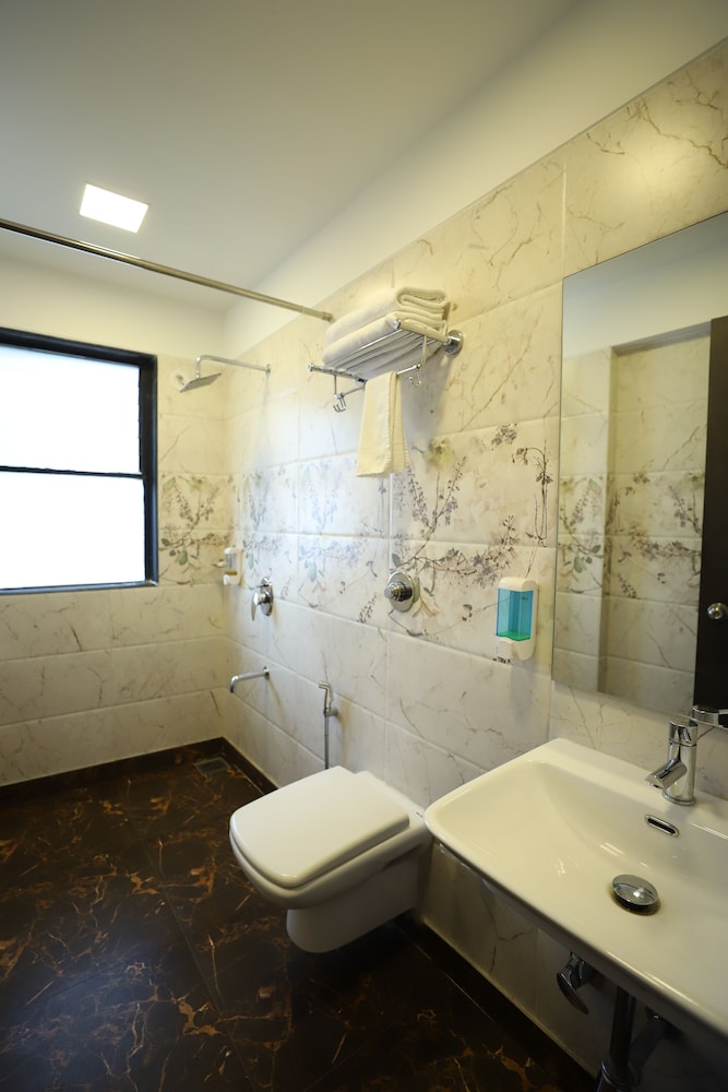 Suite Room - Photo 4