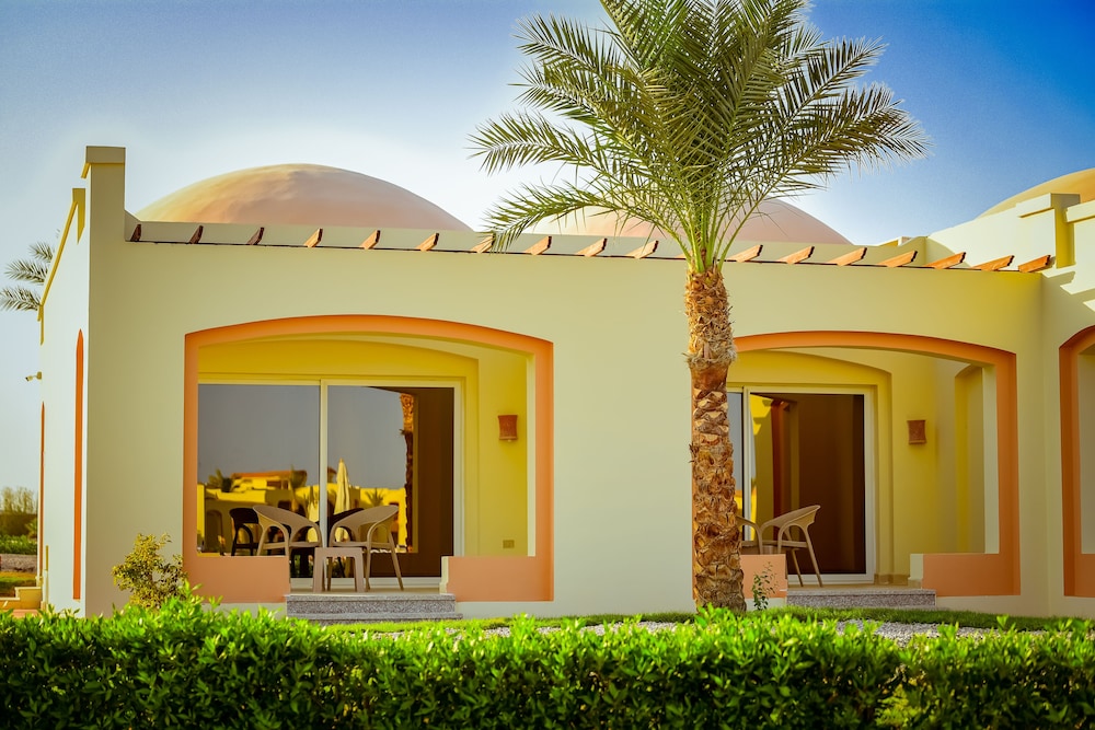Standard Double or Twin Room, Pool View - Photo 5