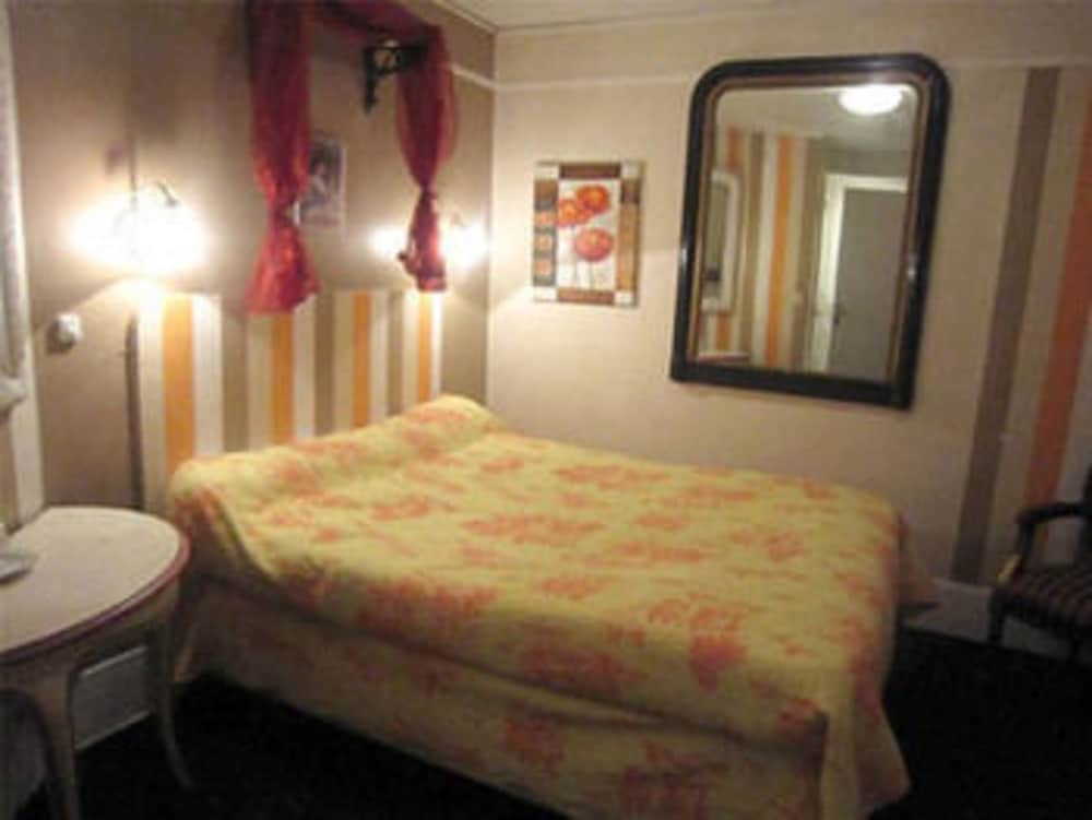 Double Room, Shared Bathroom photo 2