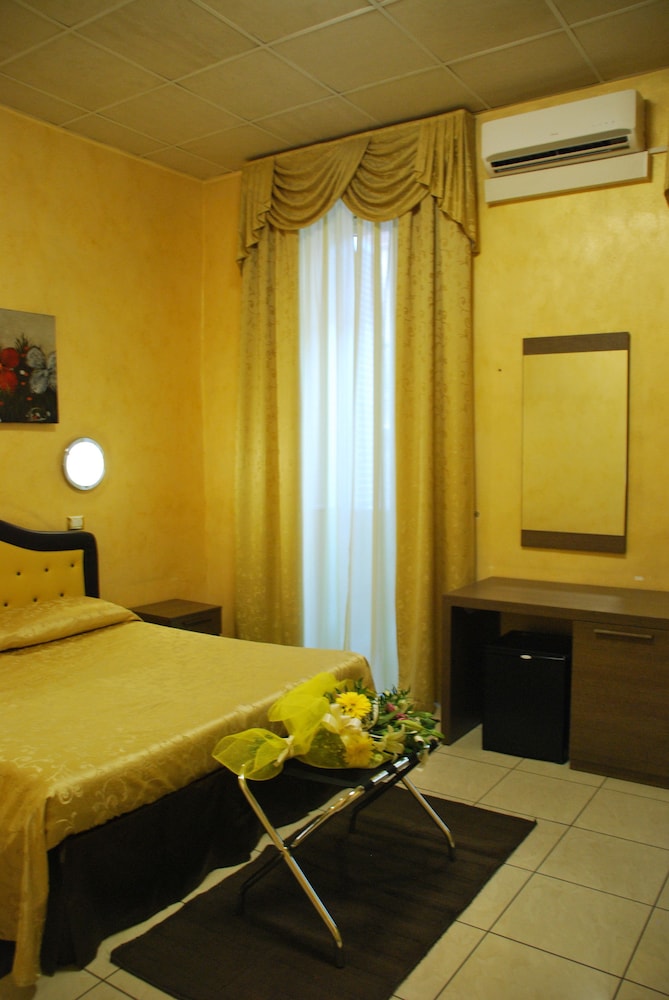 Standard Double or Twin Room - Photo 1