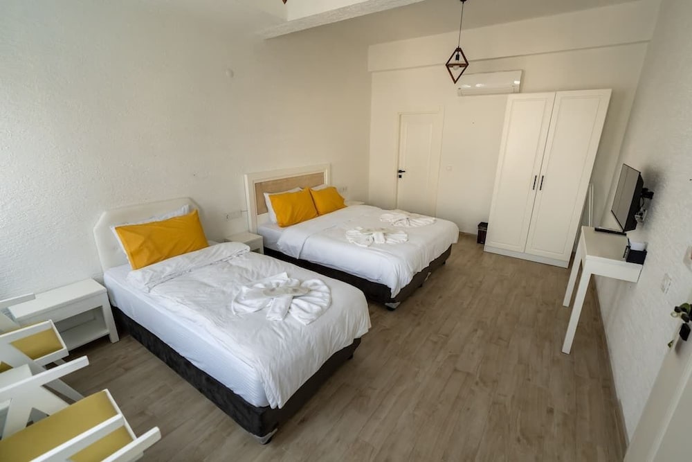 Deluxe Triple Room, Balcony, Garden View photo 2